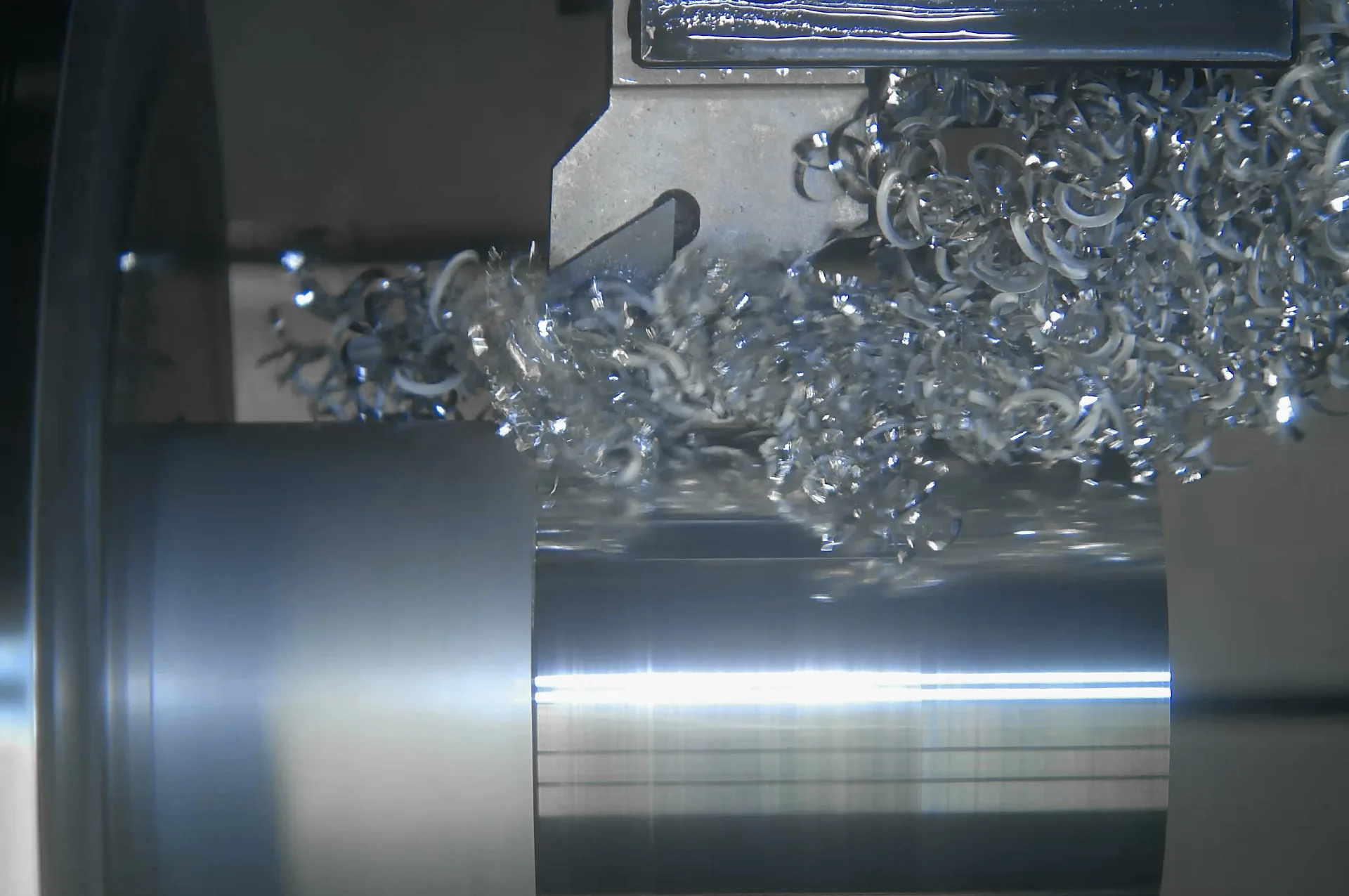 Chip formation at the cutting edge inside a machine, as captured by the Rotoclear C Pro