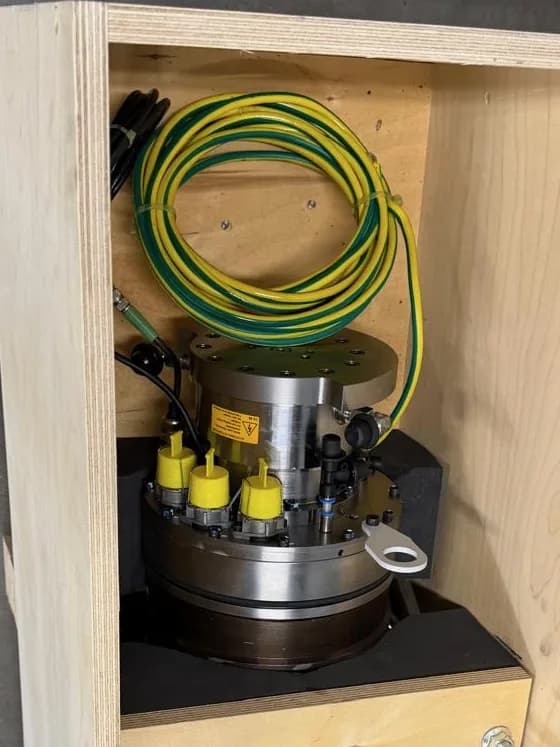 Exchange spindle with yellow connector caps, secured in its shipping crate