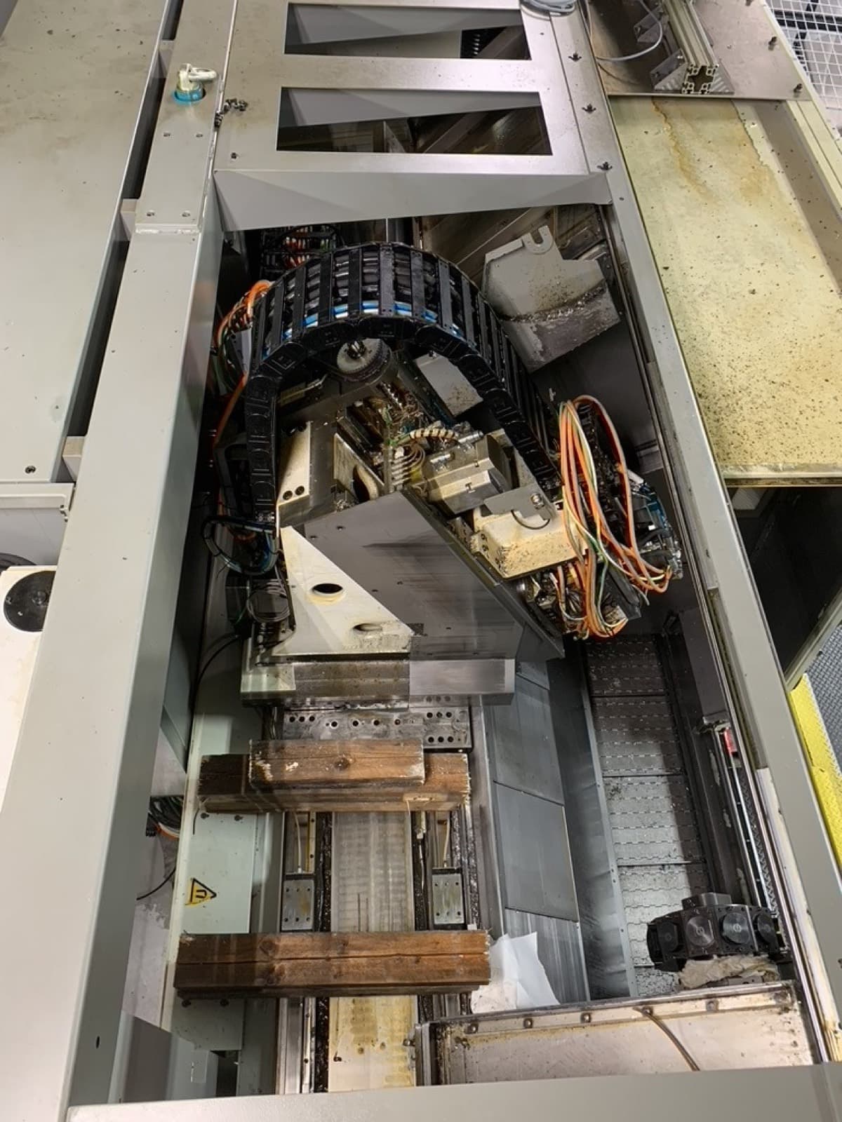Worn GMX 250 drive axis being removed