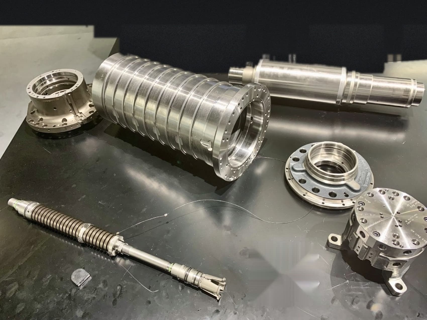 Milling spindle disassembled into component parts