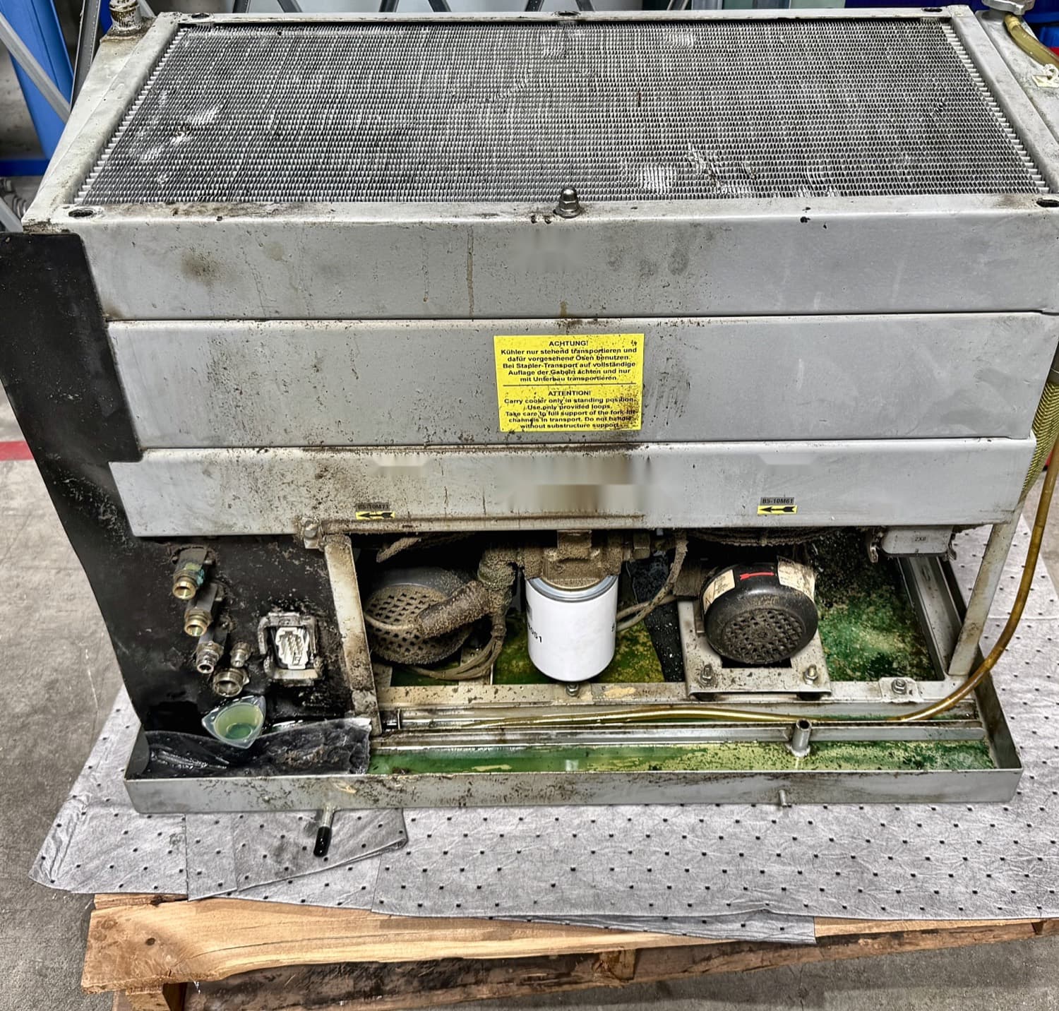 Worn original coolant / lubrication unit before retrofit